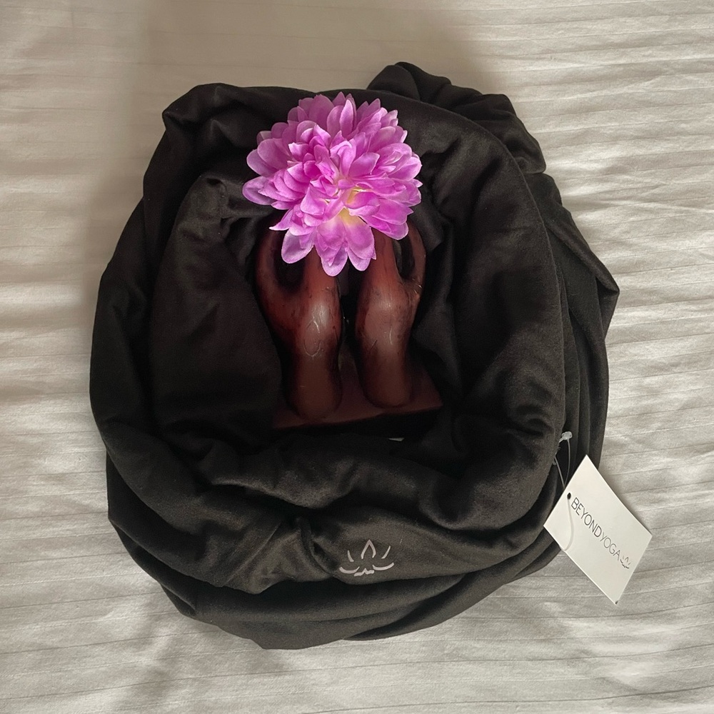 Beyond Yoga Black Scarf
